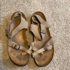 Worn sandals size 8